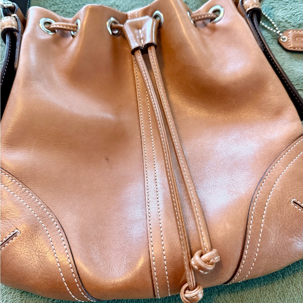 Coach Berkeley drawstring bag in light brown leat… - image 2